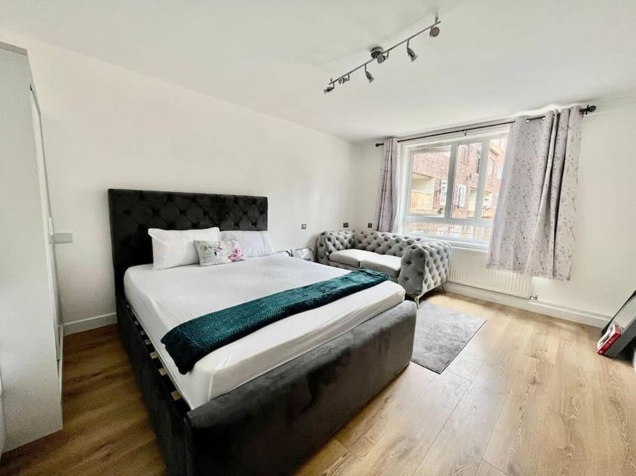 Lovely 2Br Suite In Bow, E3 London Exterior photo