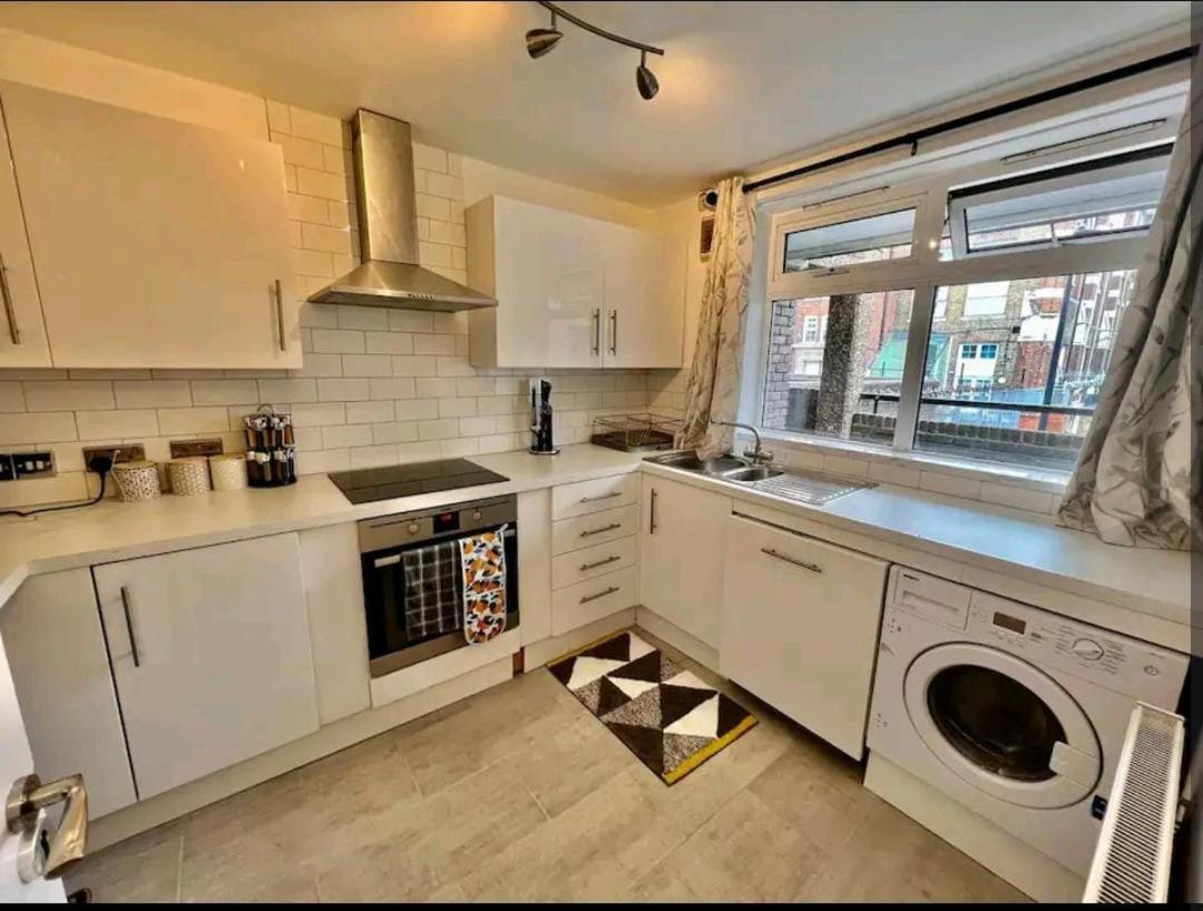Lovely 2Br Suite In Bow, E3 London Exterior photo